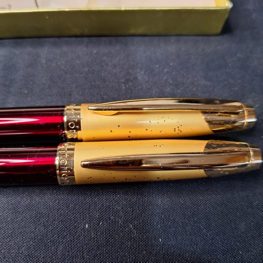 Montefiore Pen Set Ballpoint and Rollerball Red and Gold‎ Speckled with Box